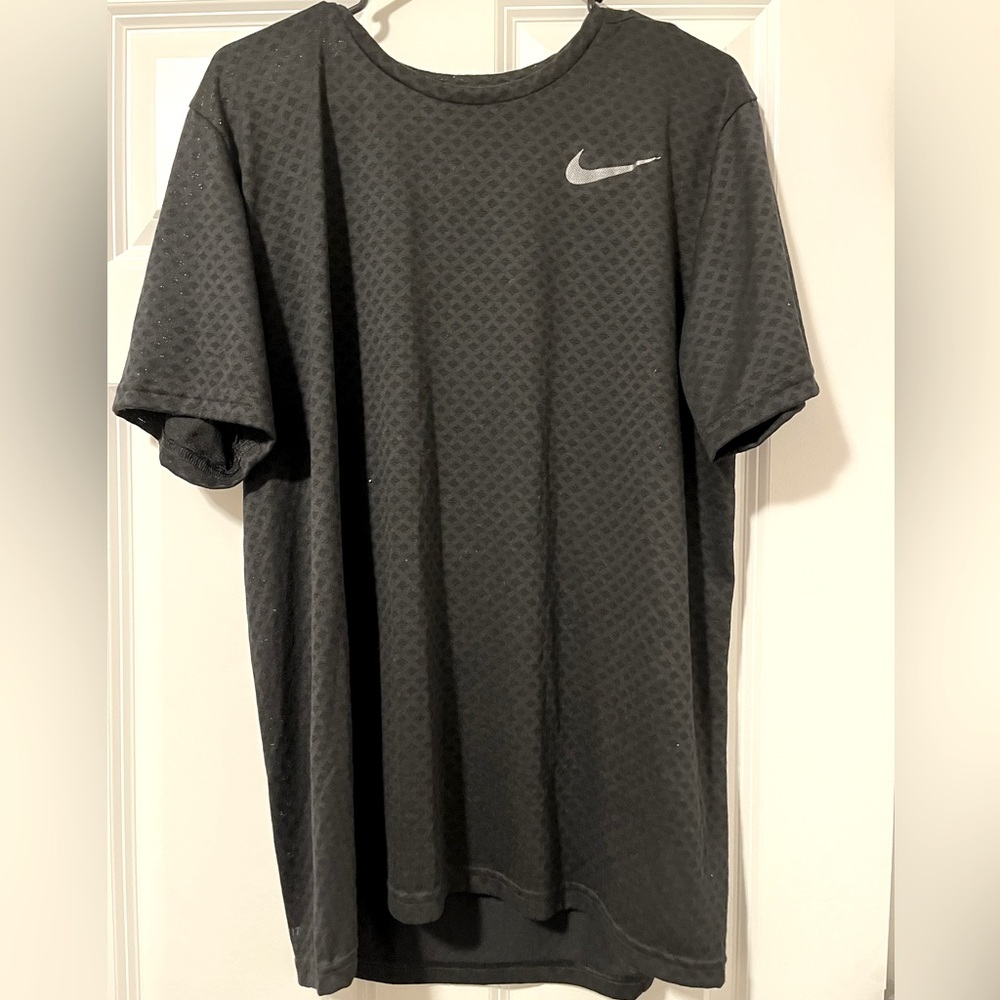 Mens Dri Fit NIKE shirt, size L